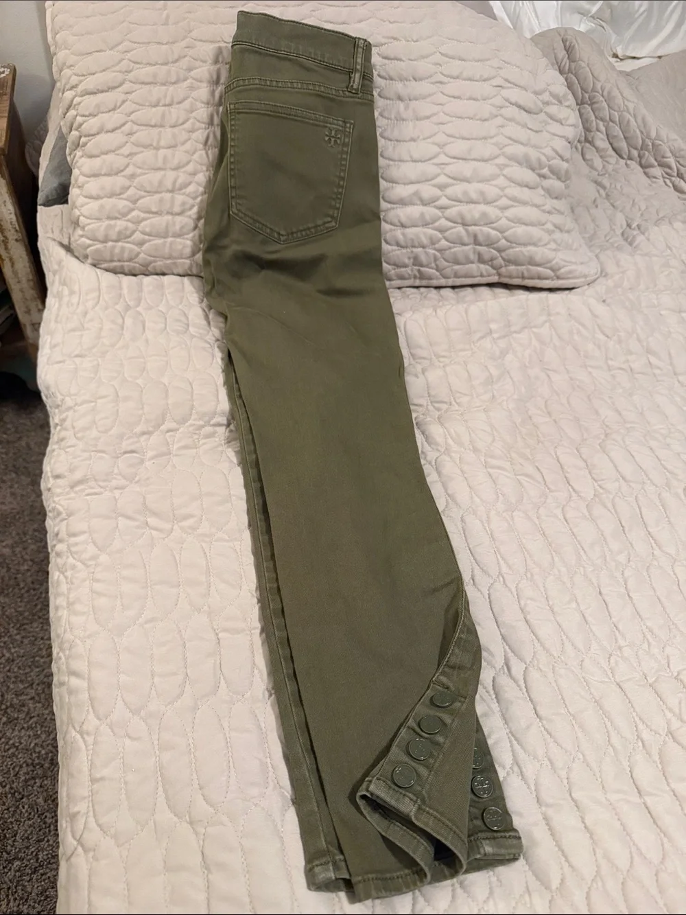 Tory Burch Olive Green Women’s Button-Ankle Jeansz sz 26. slim and flattering!